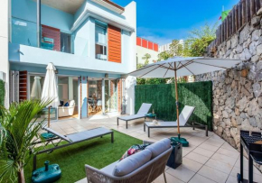 Family house with patio and communal pool